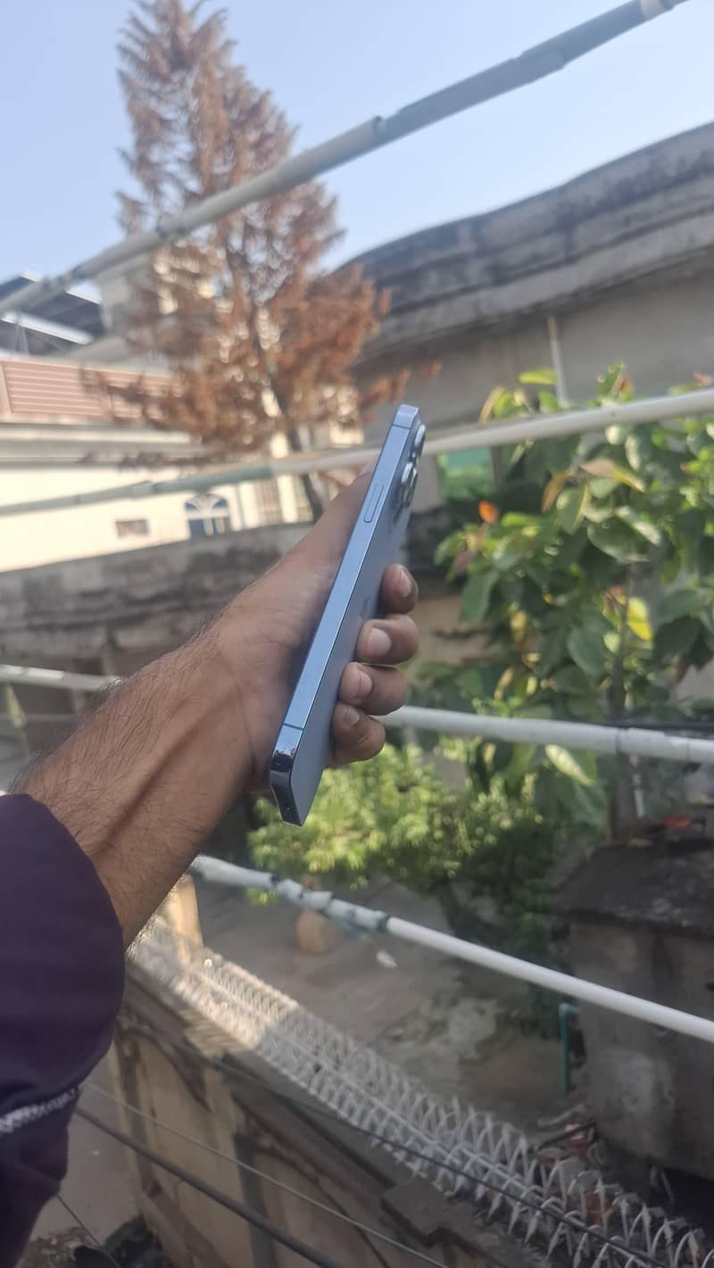 Apple iPhone 13 Pro Max 2