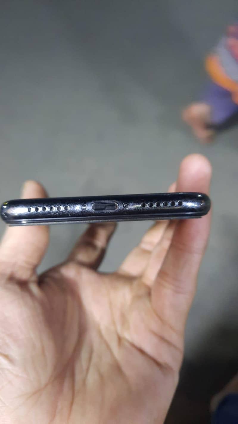 Apple iPhone X 3