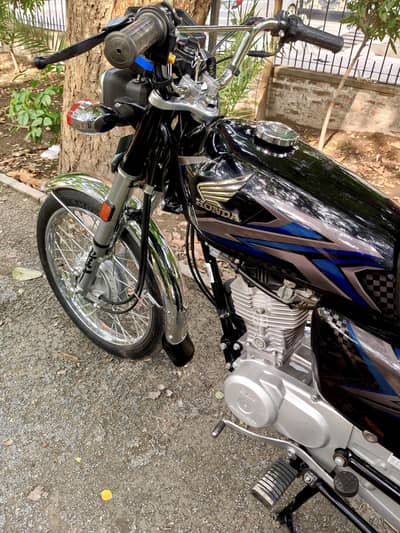 Honda CG 125 2025 Black Febulous Condition Gift For Lover