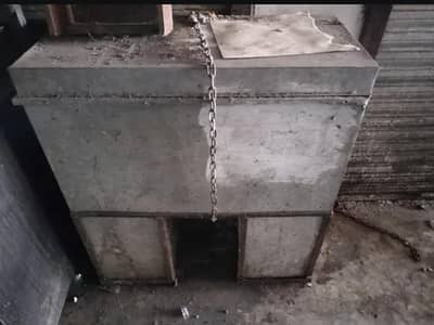 Bike Peti Delivery box for sale in good condition