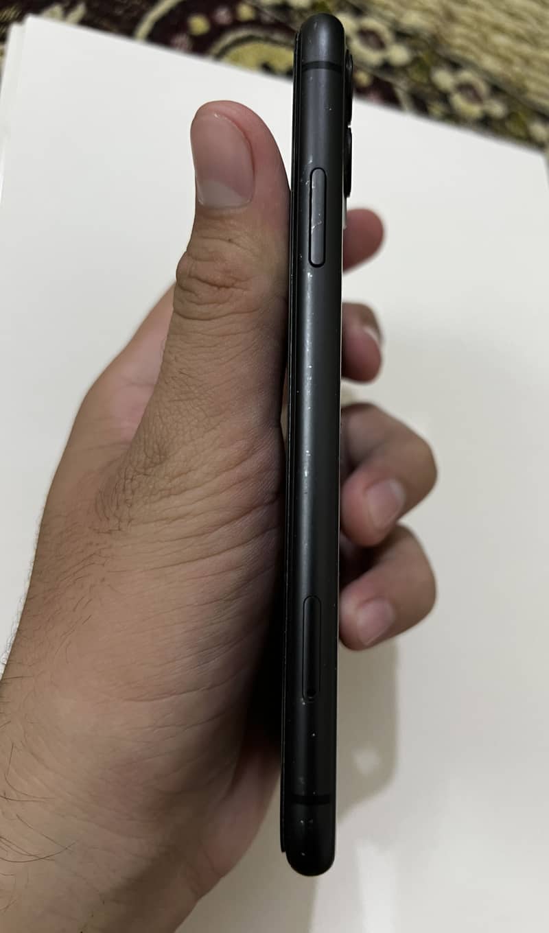 Apple iPhone 11 4