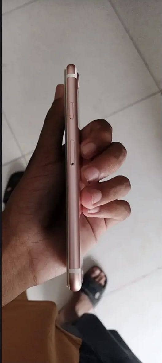 Apple iPhone 7 2