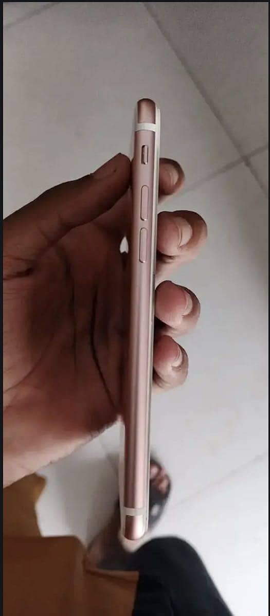 Apple iPhone 7 3