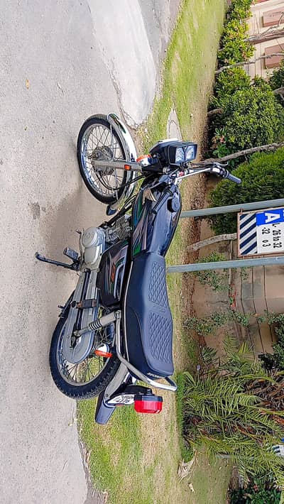 Honda 125 23 model in black (0320-478284-3)