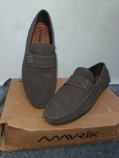 Service shoes