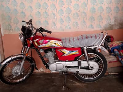 Honda 125 Karachi num 2025 model he 4 month use he bs