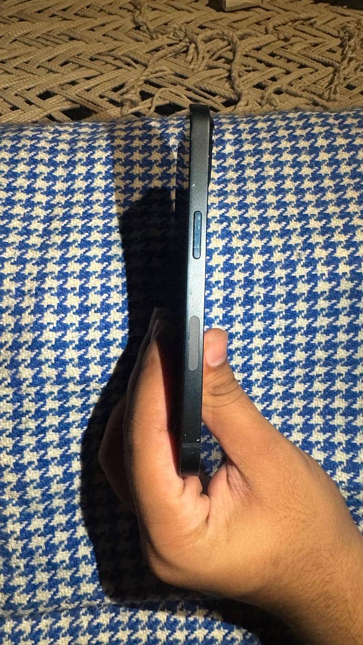 Apple iPhone 13 2