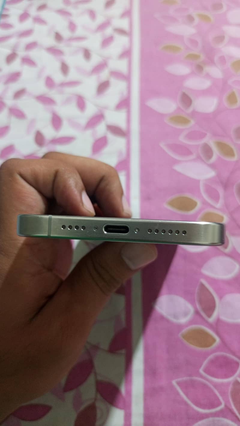 Apple iPhone 15 Pro Max 6