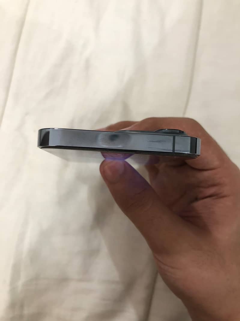 Apple iPhone 13 Pro 2