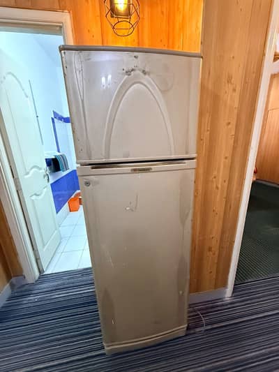dawlance fridge urgent sale !!
