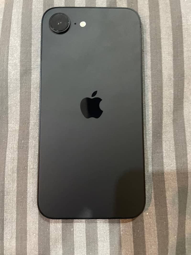 Apple iPhone 16e 0