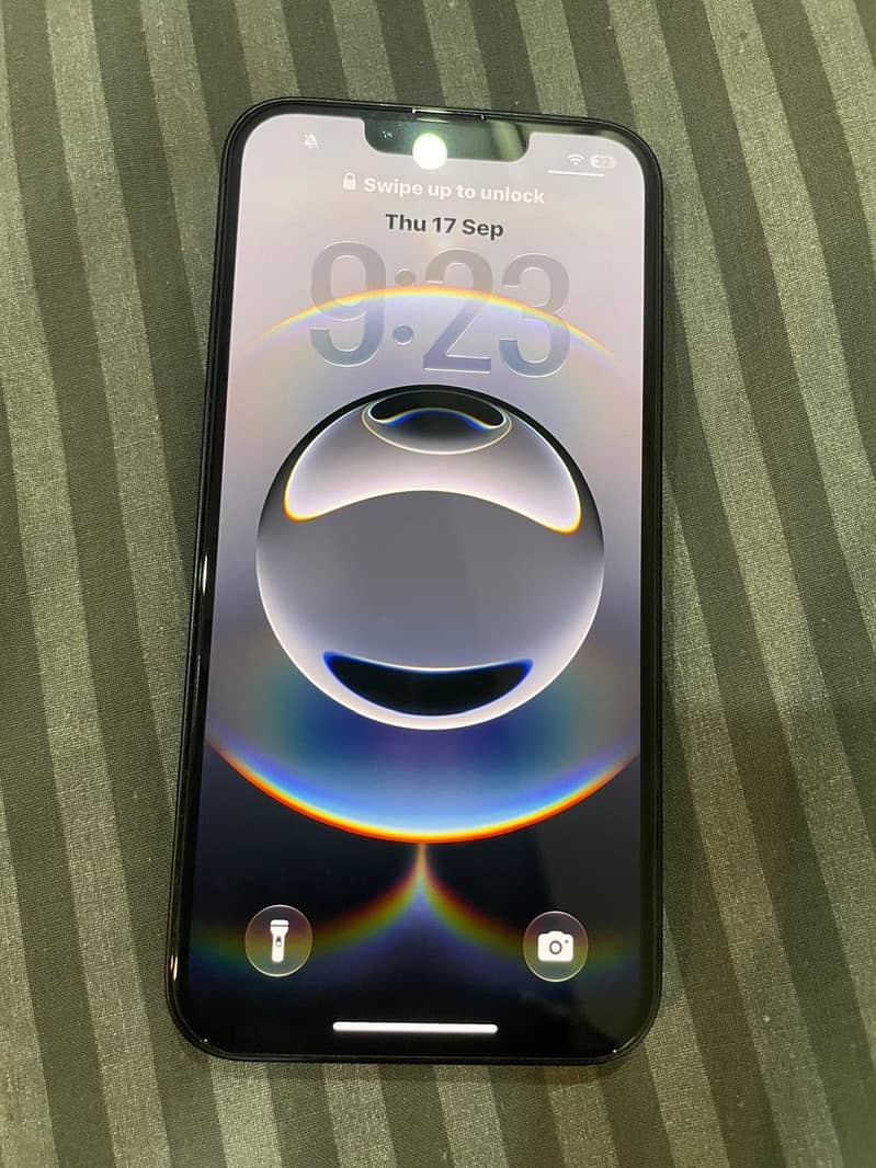 Apple iPhone 16e 5
