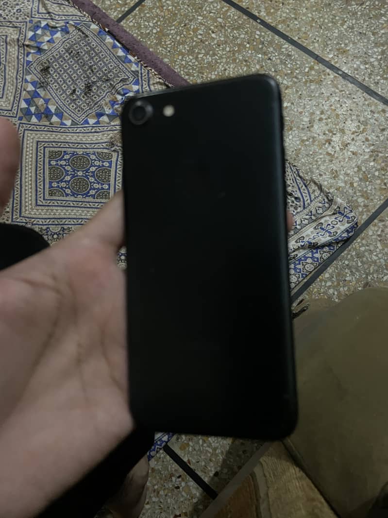 Apple iPhone 7 1