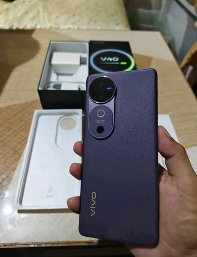 vivo v 40 5 G 12 256 gb memomery 10 by 10 condition official approved
