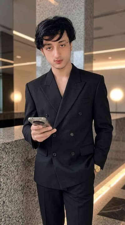 Muzamil Khan 