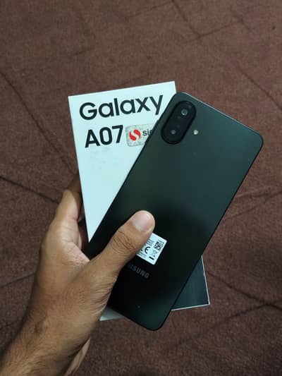 Samsung Mobile A07 5G 10.9 condition4 128 original phn ladies hand use
