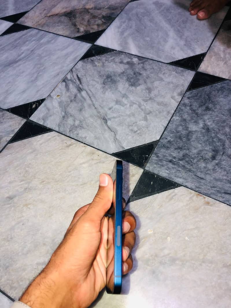Apple iPhone 12 2