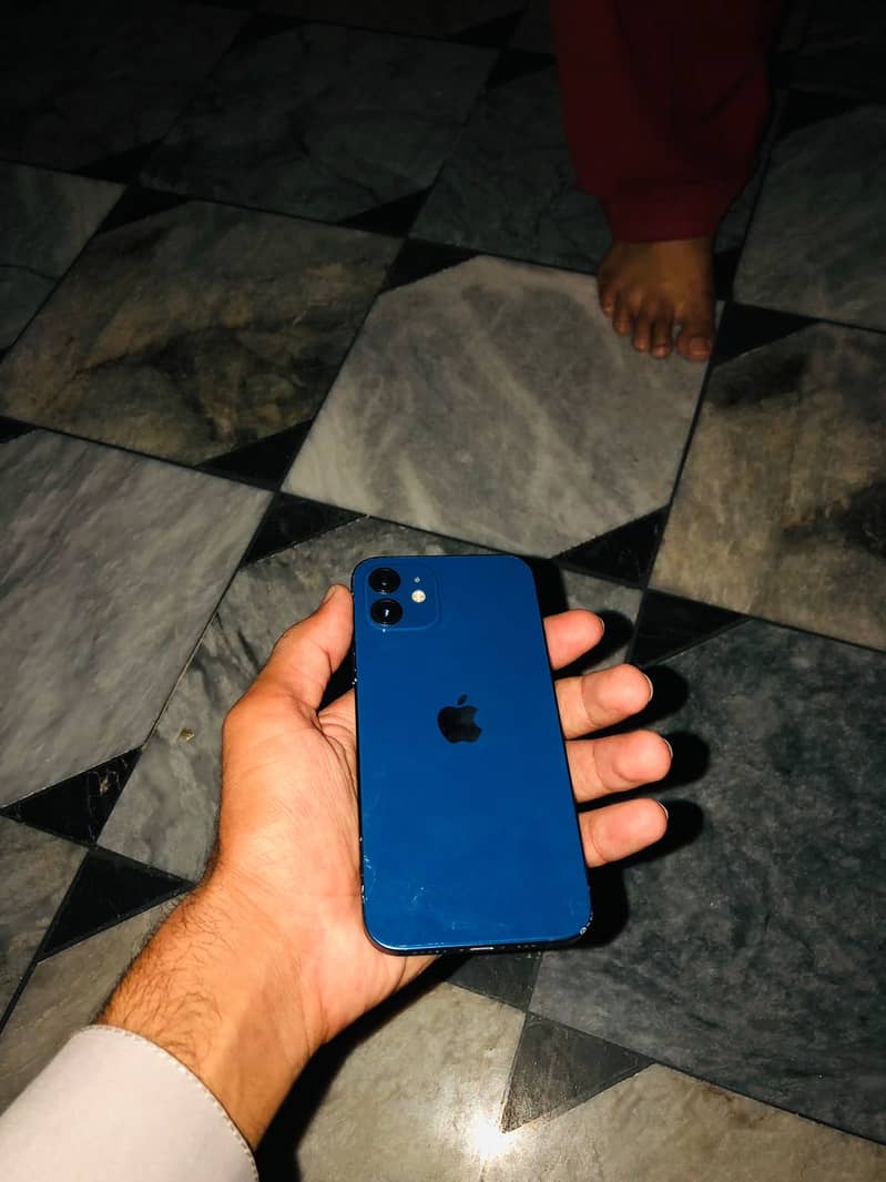 Apple iPhone 12 3