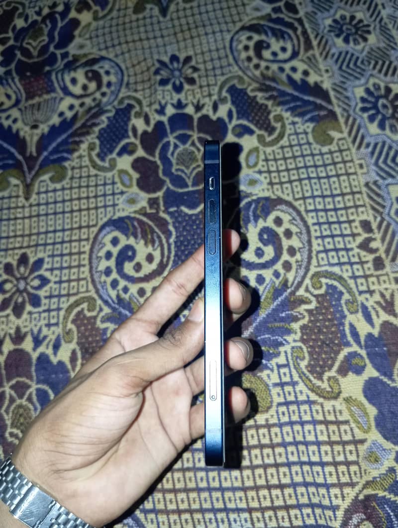 Apple iPhone 12 2