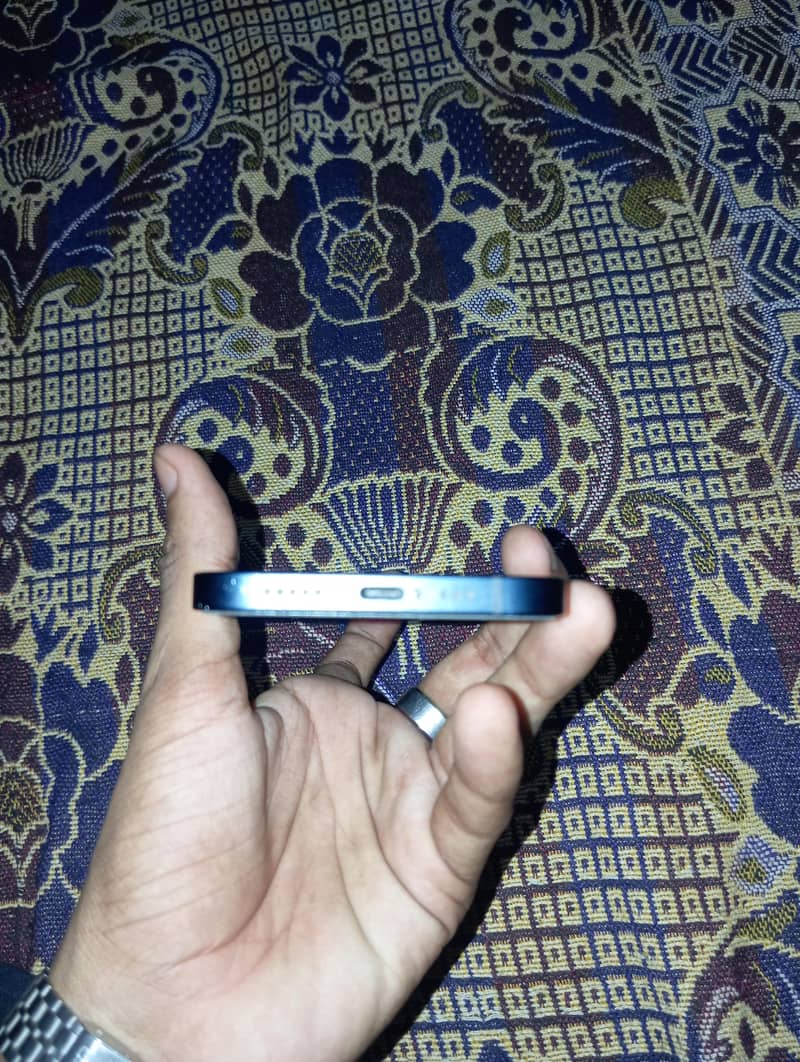 Apple iPhone 12 3
