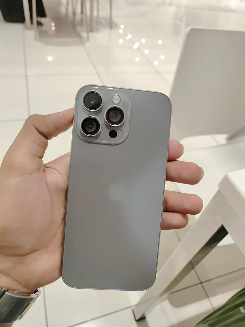 Apple iPhone 16 Pro Max 3