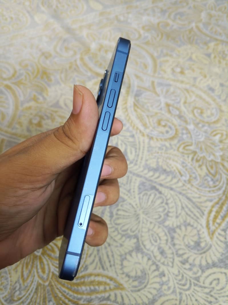 Apple iPhone 13 4