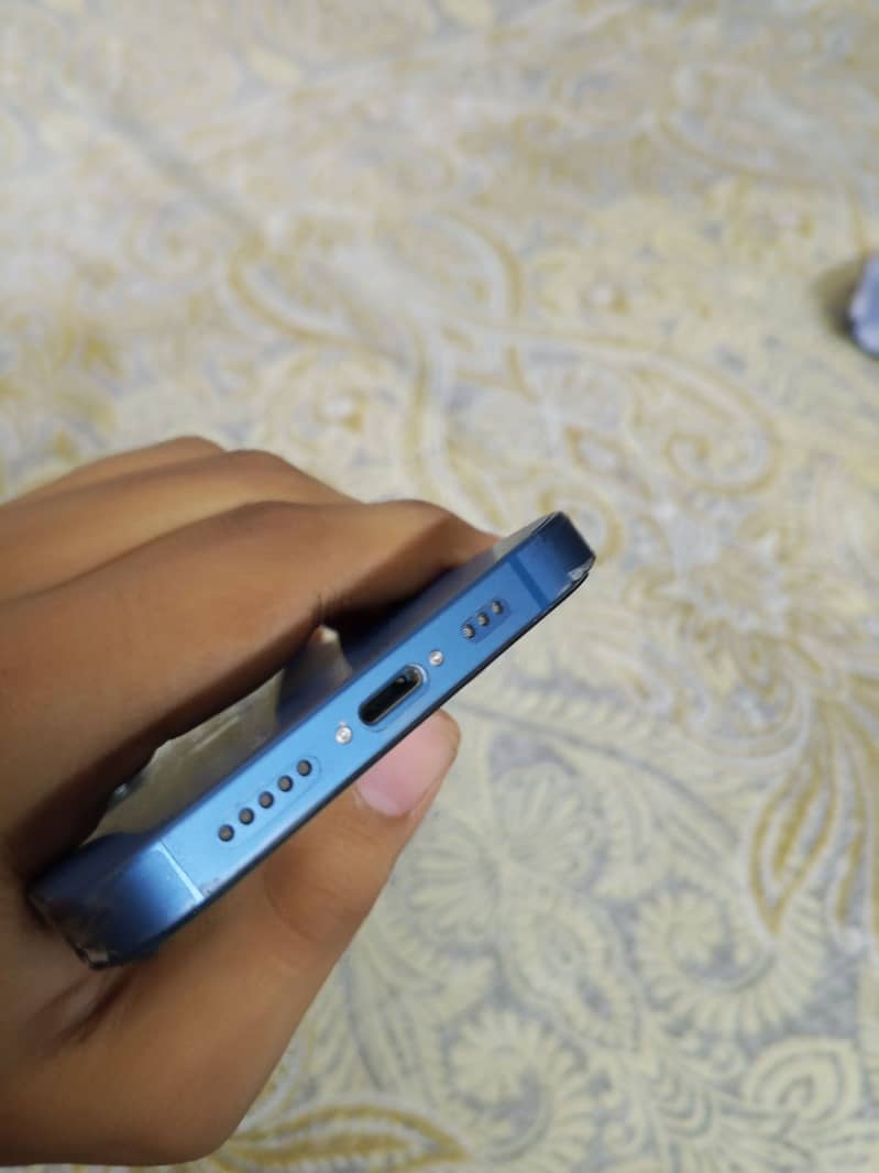 Apple iPhone 13 5