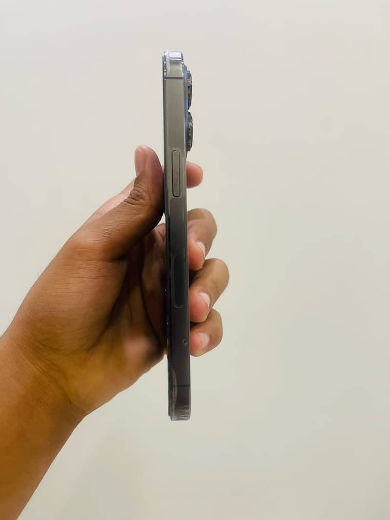 Apple iPhone 13 Pro 2