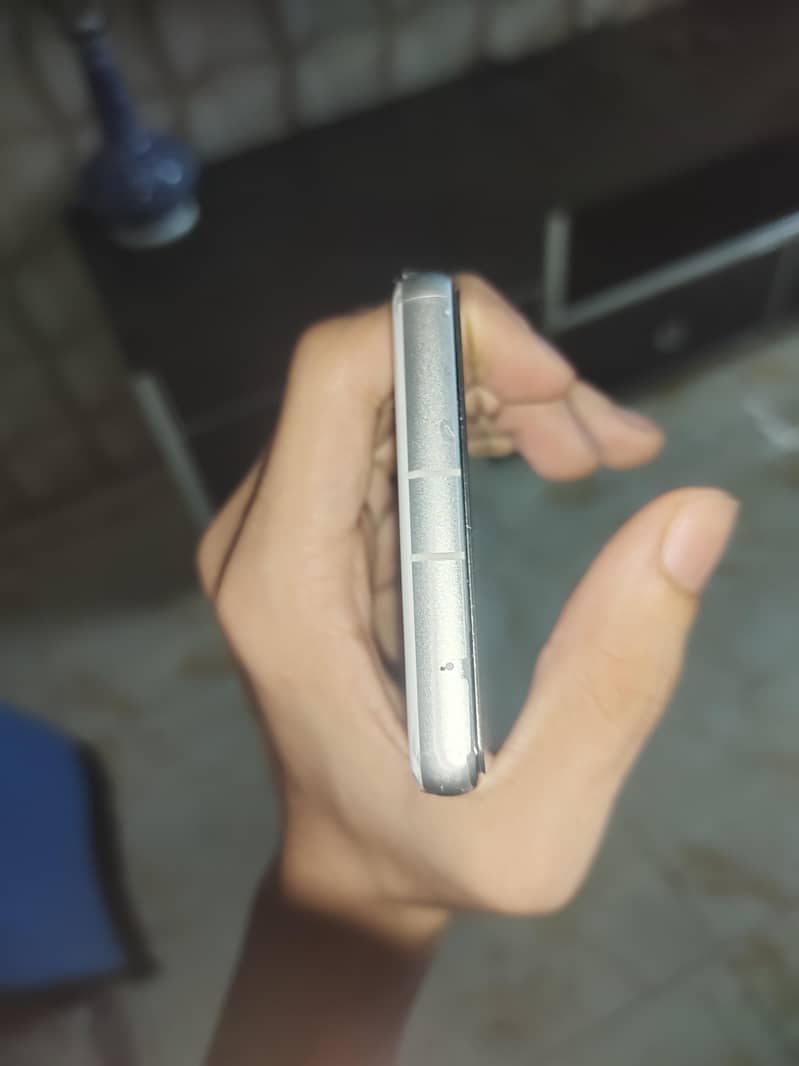Google Pixel 7a 4