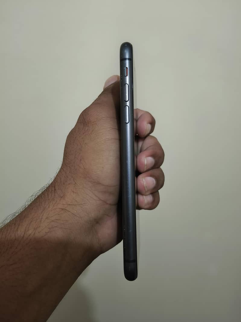 Apple iPhone 11 3
