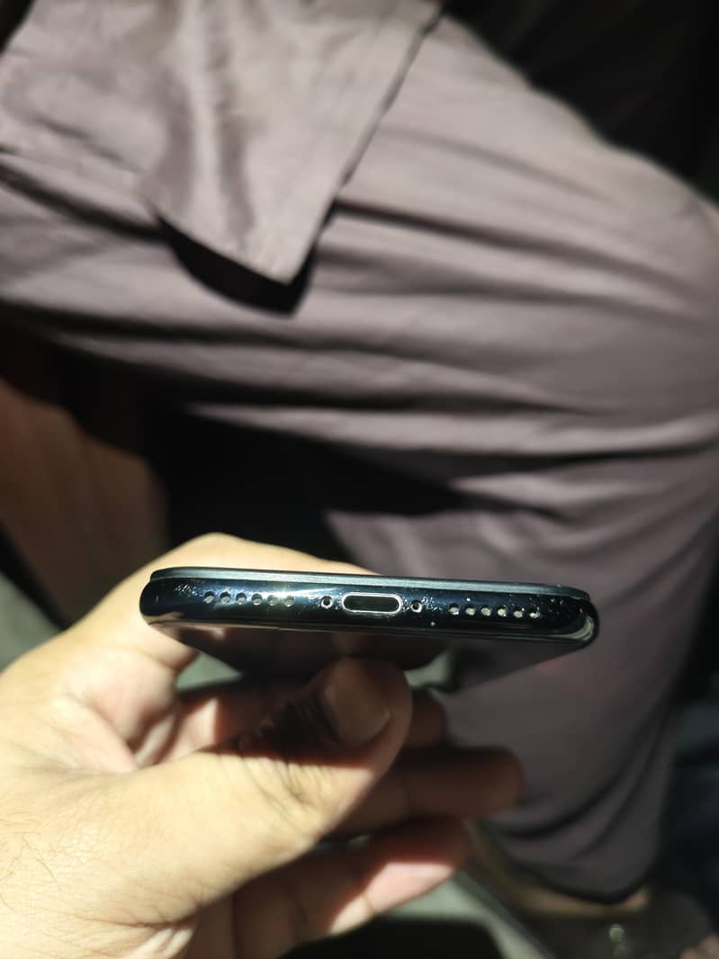 Apple iPhone X 3