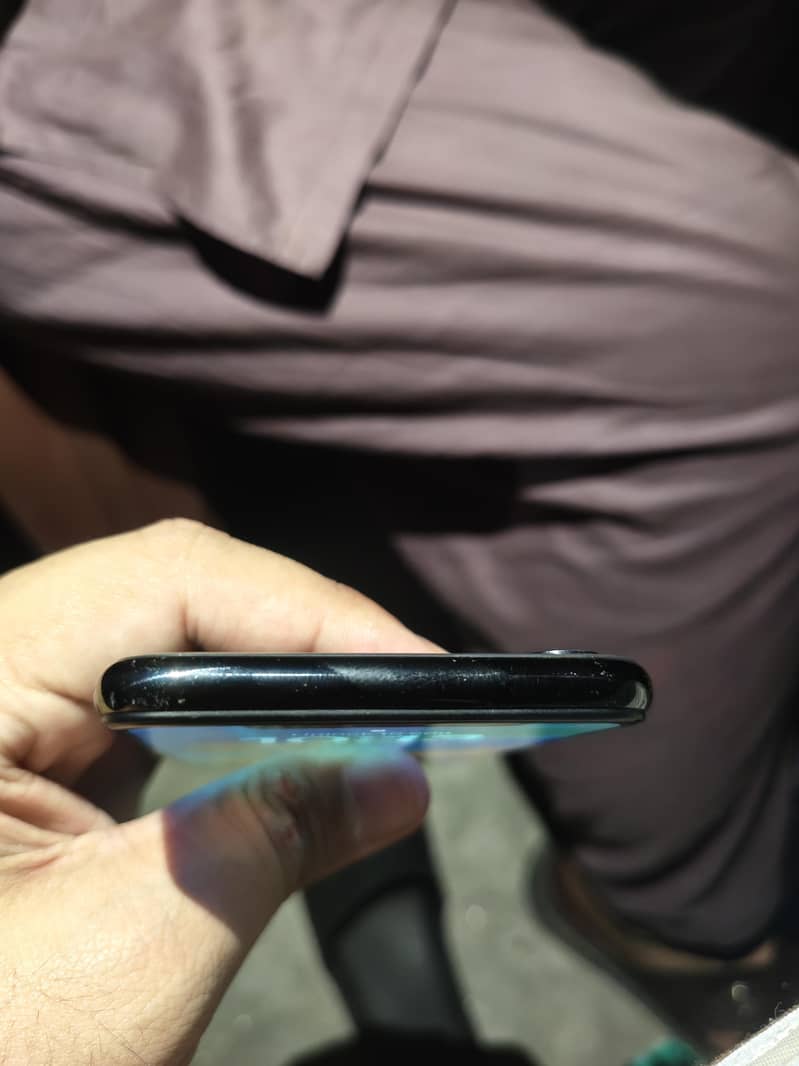 Apple iPhone X 4
