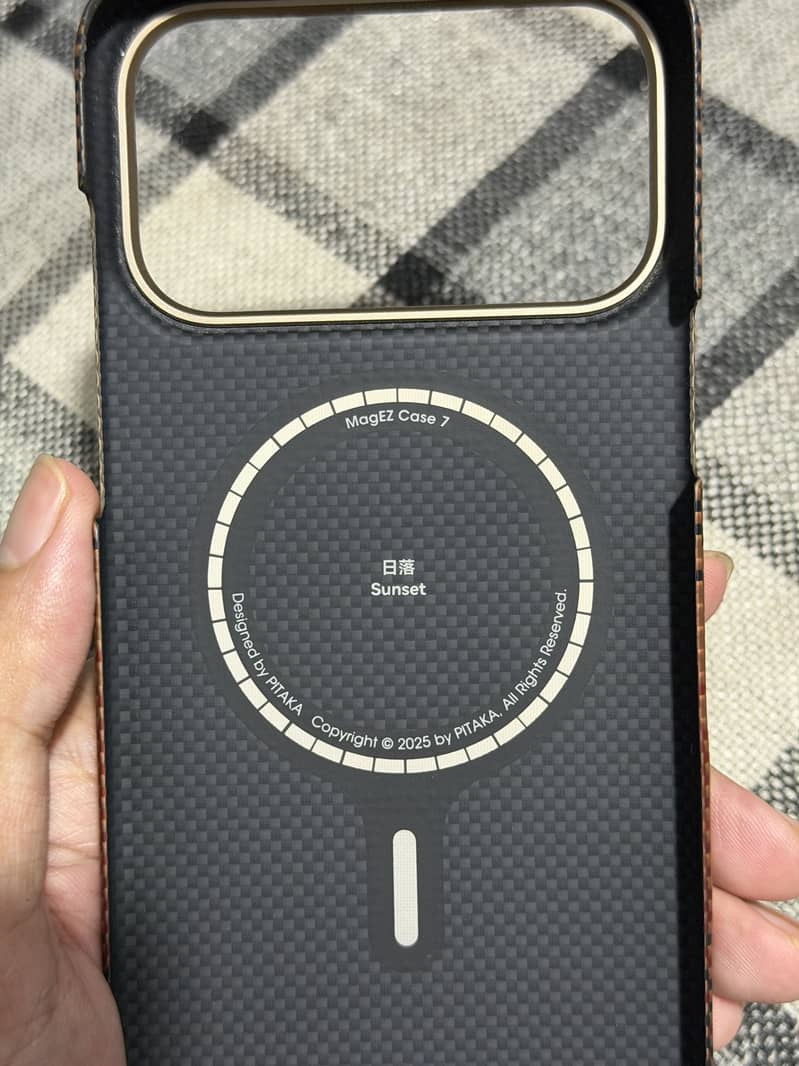Iphone 17 pro max pitaka case 1