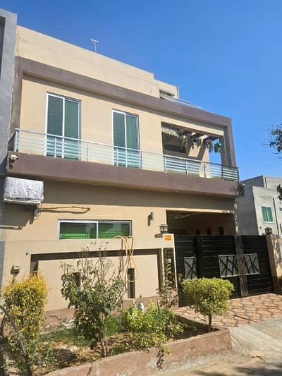 5-Marla House Available A+ Construction For Sale Hot Location In New Lahore City