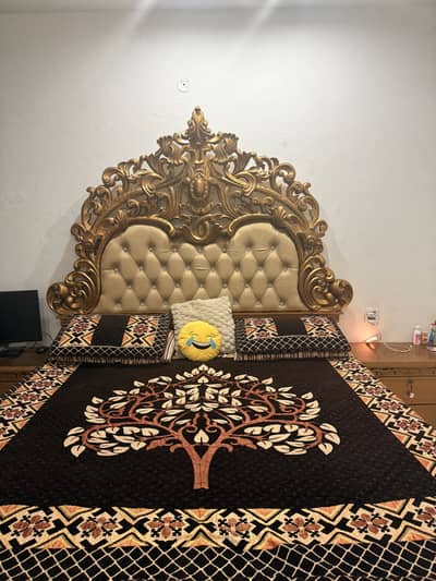 King size bedroom furniture set - bed, dressing & showcase