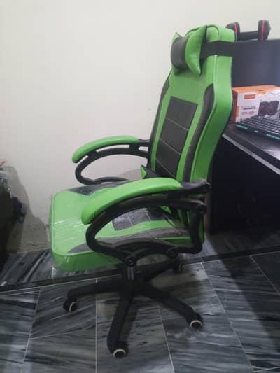 High Back Gaming Chair - Green & Black (Lambar Cushion Included)