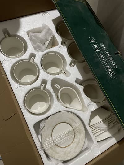 Elegant Porcelain Dinner Set – 8 Person Serving