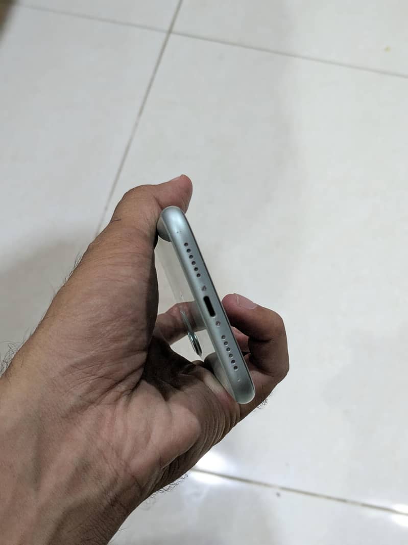 Apple iPhone 11 3