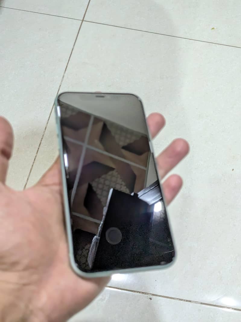 Apple iPhone 11 7