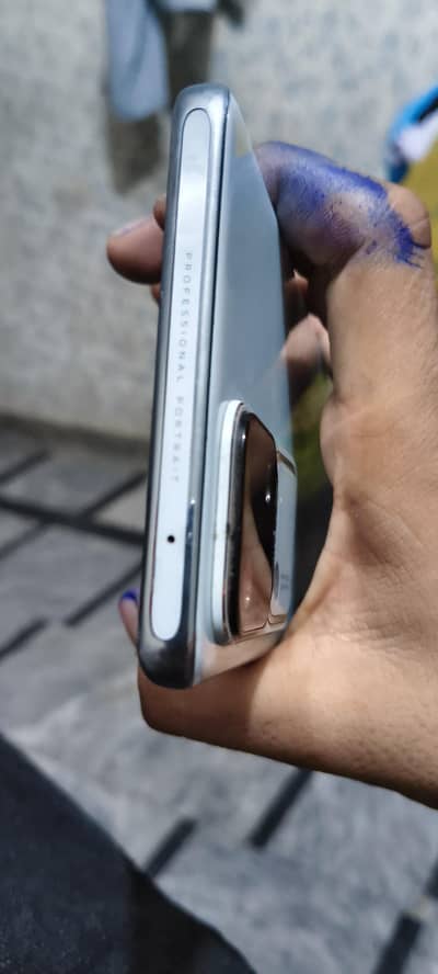Vivo V30