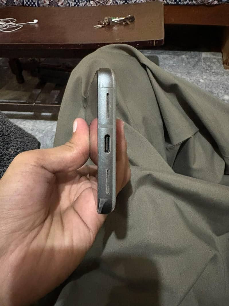 Google Pixel 8 4