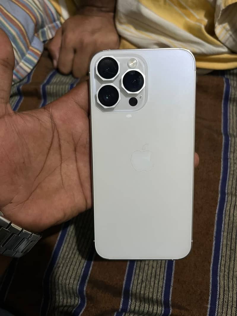 Apple iPhone 14 Pro Max 1