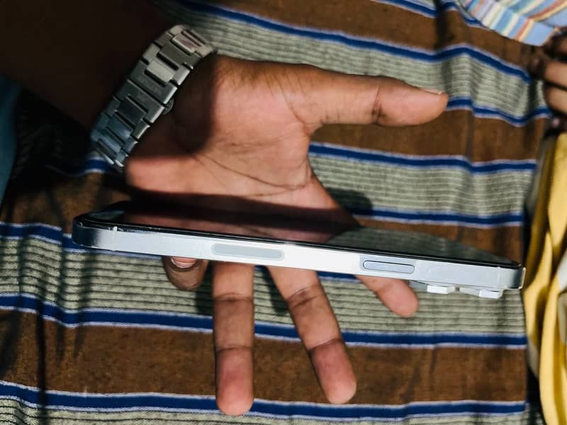 Apple iPhone 14 Pro Max 3
