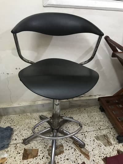 Spanning and Rotating Chair