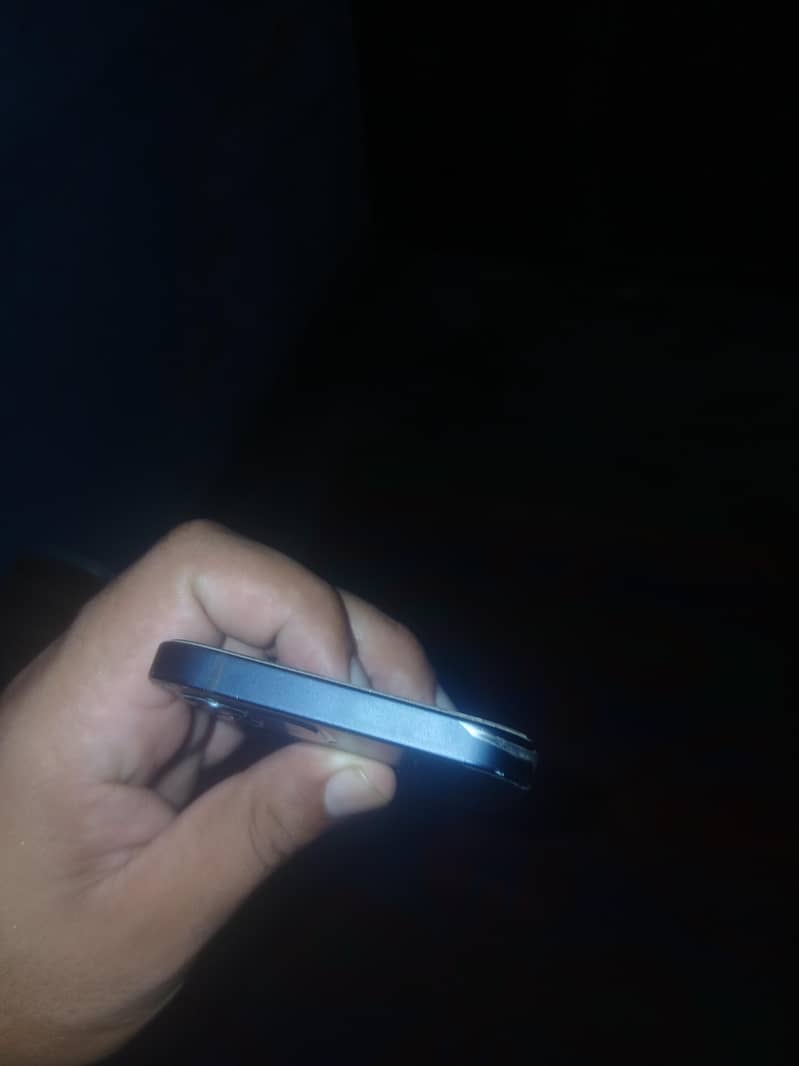 Apple iPhone 12 4