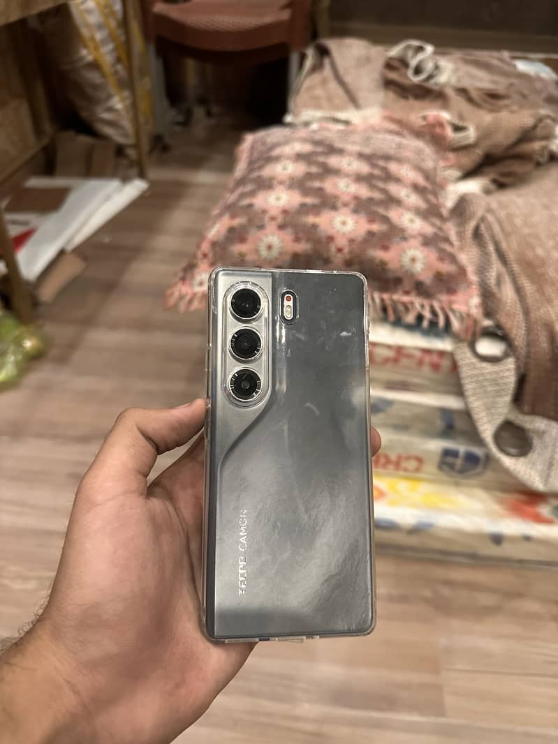Tecno CAMON 40 Pro 1
