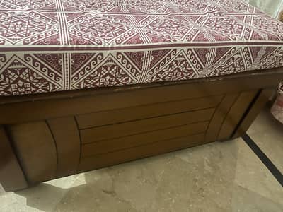 single bed with mattresse