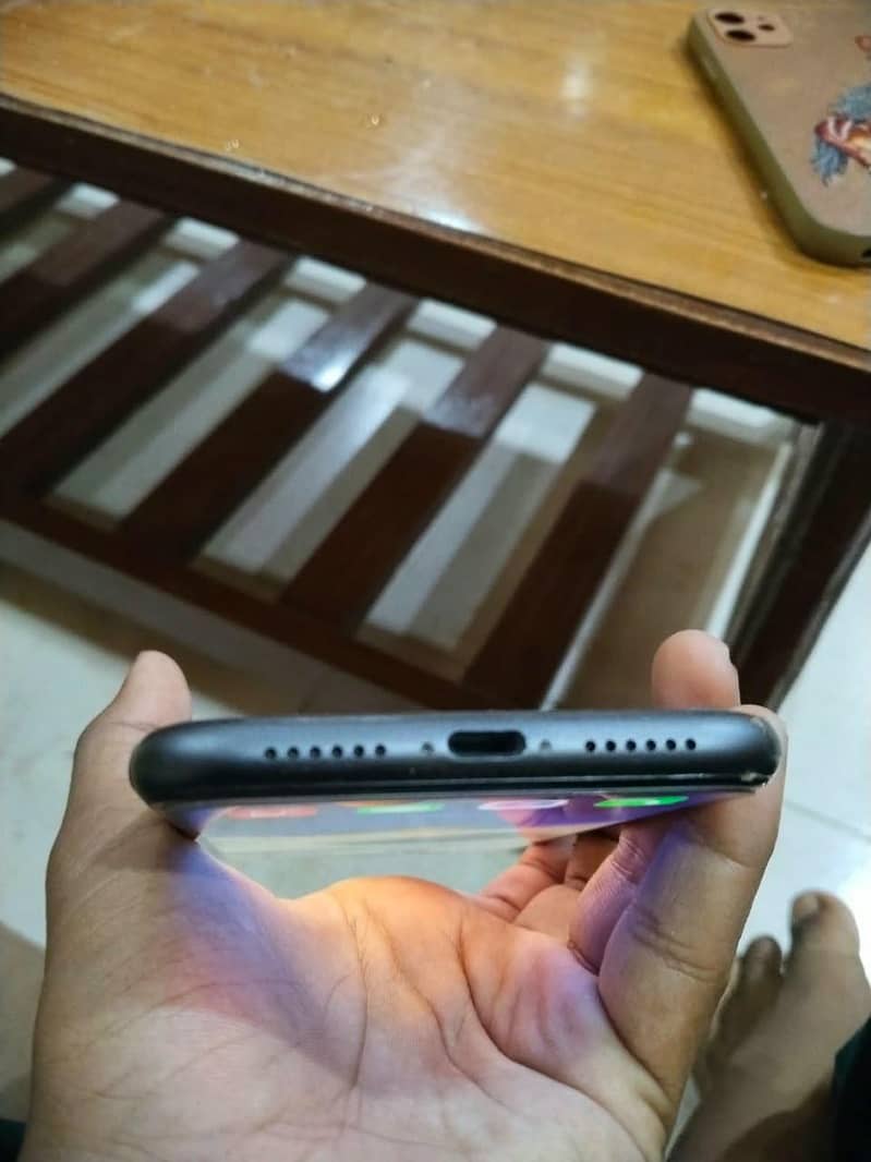 Apple iPhone 11 3