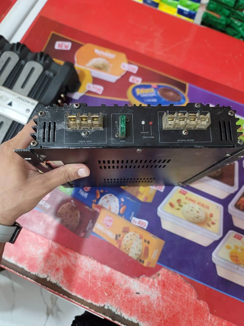 2 Amplifier good condition 2