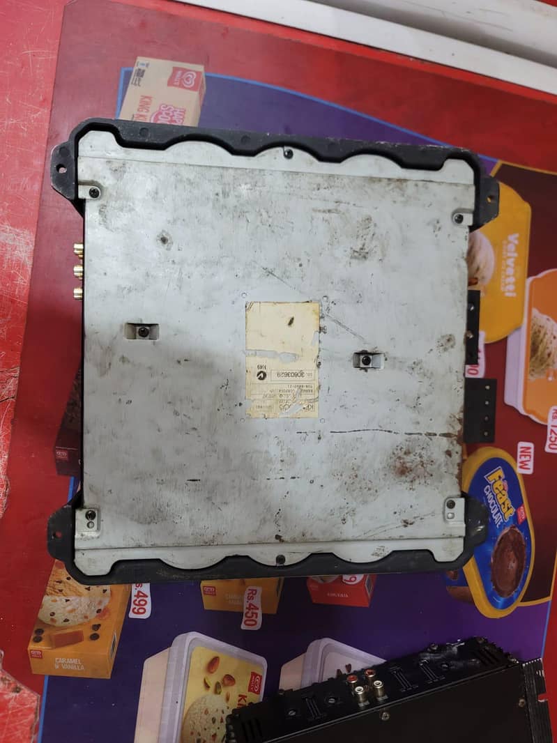 2 Amplifier good condition 5